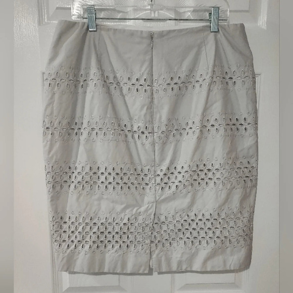 Charter Club Light Gray 100% Cotton Eyelet Pencil Skirt in Size 16 - Picture 5 of 9